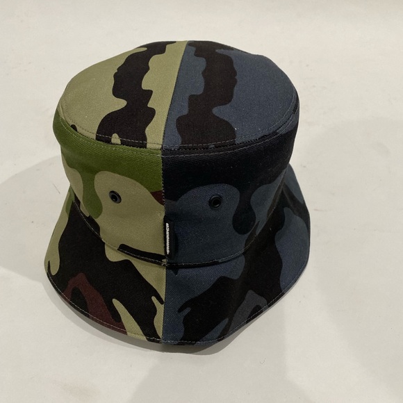 Burberry Camo bucket hat - Picture 7 of 10